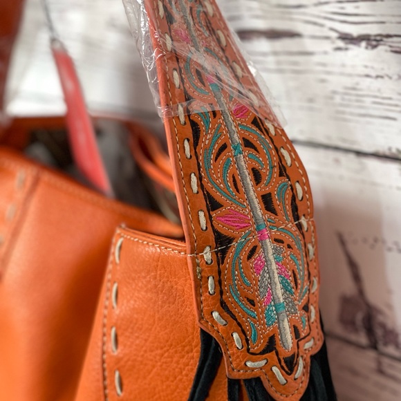 Montana West Embroidered Fringe Embroidered Concealed Carry Hobo - Picture 4 of 7